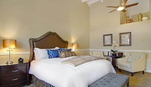 Carriage House Inn image 11