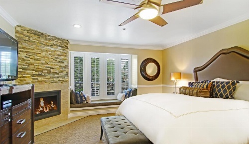 Carriage House Inn image 13