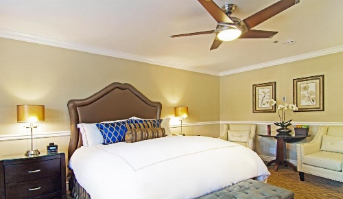 Carriage House Inn image 15