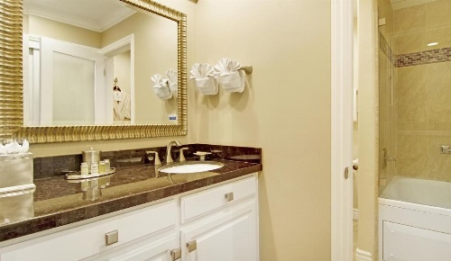 Carriage House Inn image 16