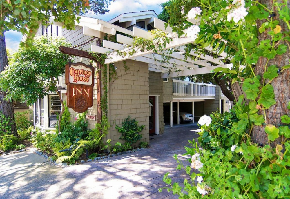 Carriage House Inn Image 18