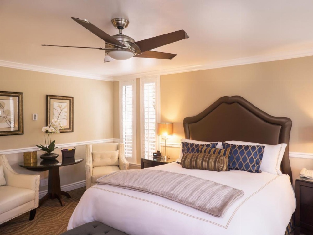 Carriage House Inn Image 22