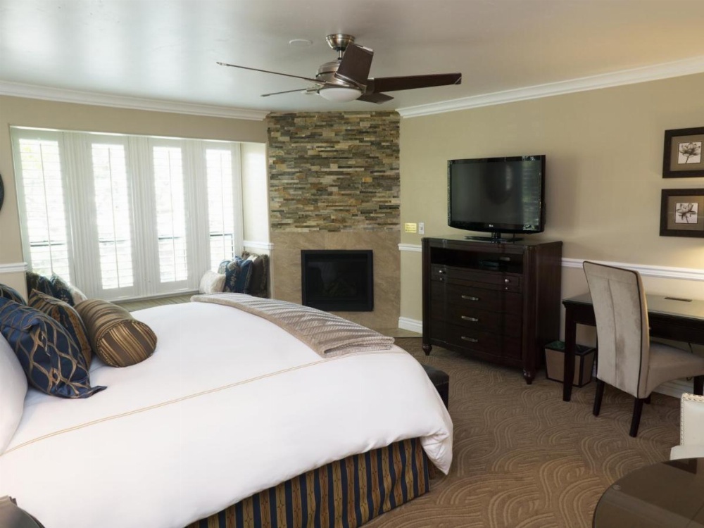 Carriage House Inn Image 24