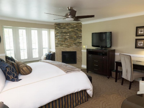 Carriage House Inn image 24