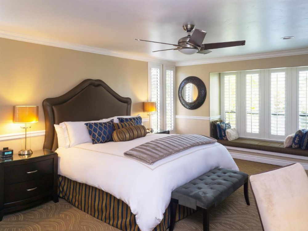 Carriage House Inn Image 26