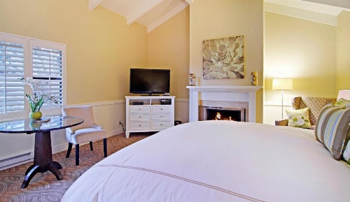 Carriage House Inn image 27