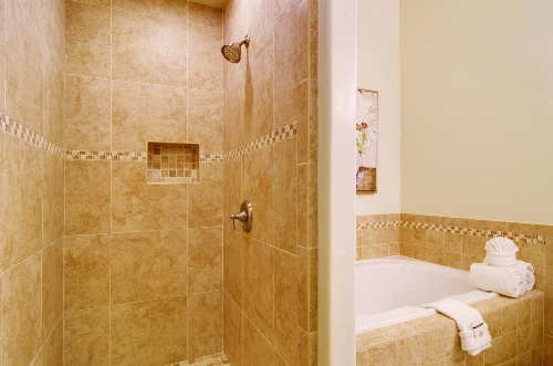 Carriage House Inn image 3