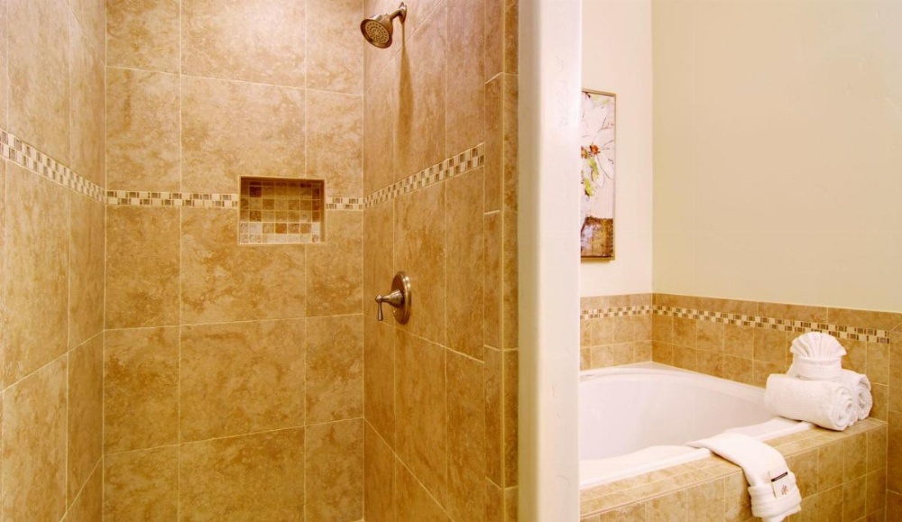 Carriage House Inn Image 30