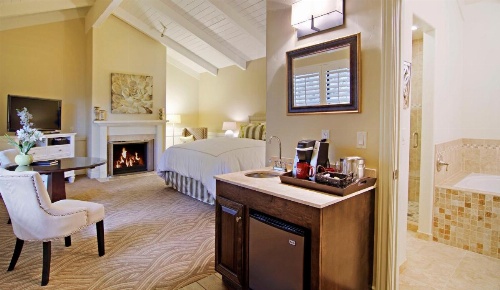 Carriage House Inn image 34
