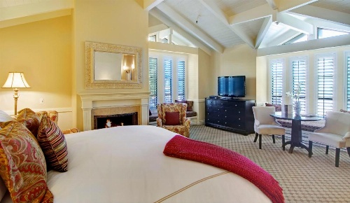 Carriage House Inn image 35