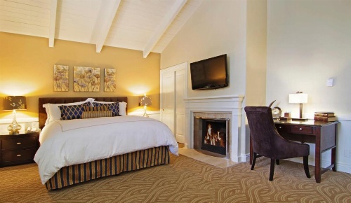 Carriage House Inn image 37