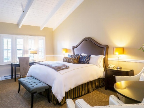 Carriage House Inn image 41