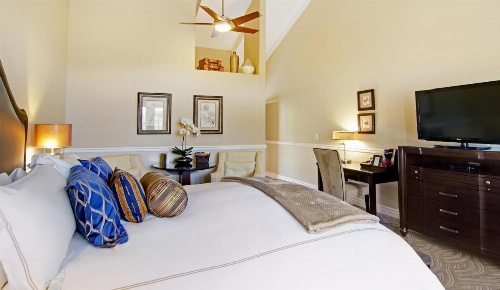 Carriage House Inn image 9